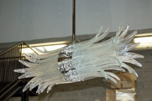 Sculture di vetro nei lampadari in vetro di Murano